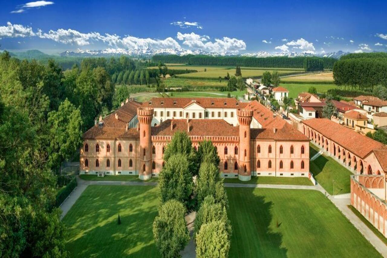 Albergo Dell'Agenzia Бра Екстериор снимка