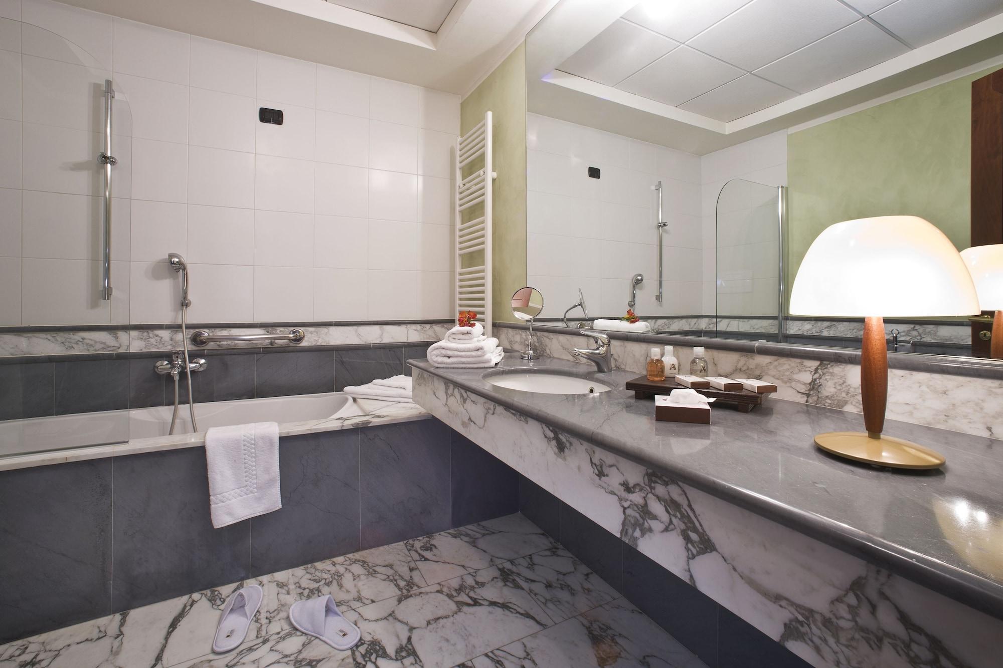 Albergo Dell'Agenzia Бра Екстериор снимка
