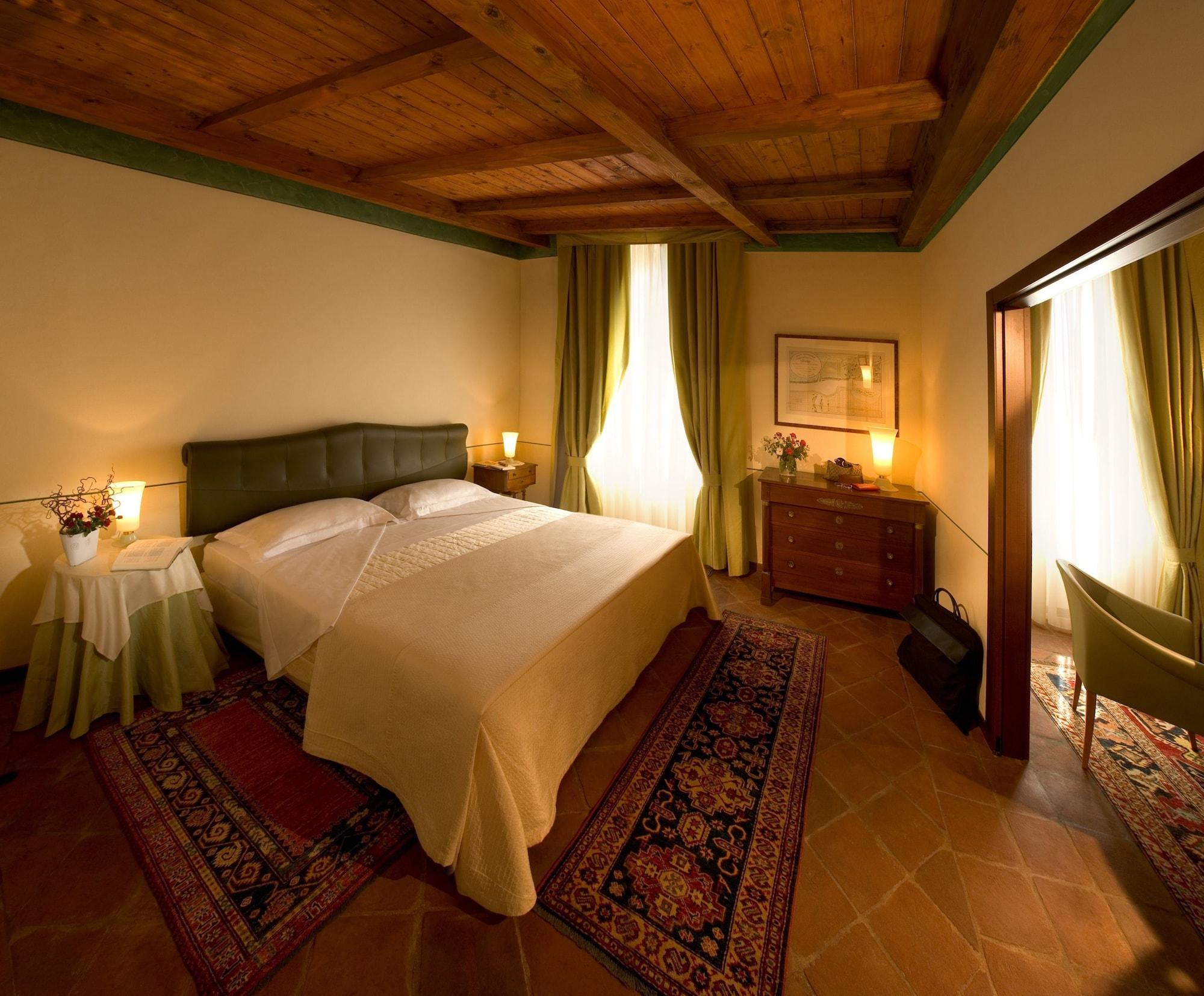 Albergo Dell'Agenzia Бра Екстериор снимка