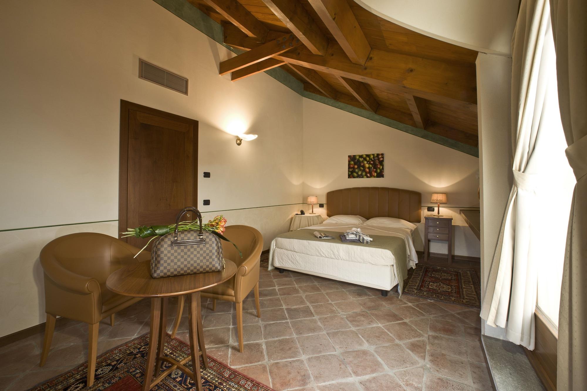Albergo Dell'Agenzia Бра Екстериор снимка