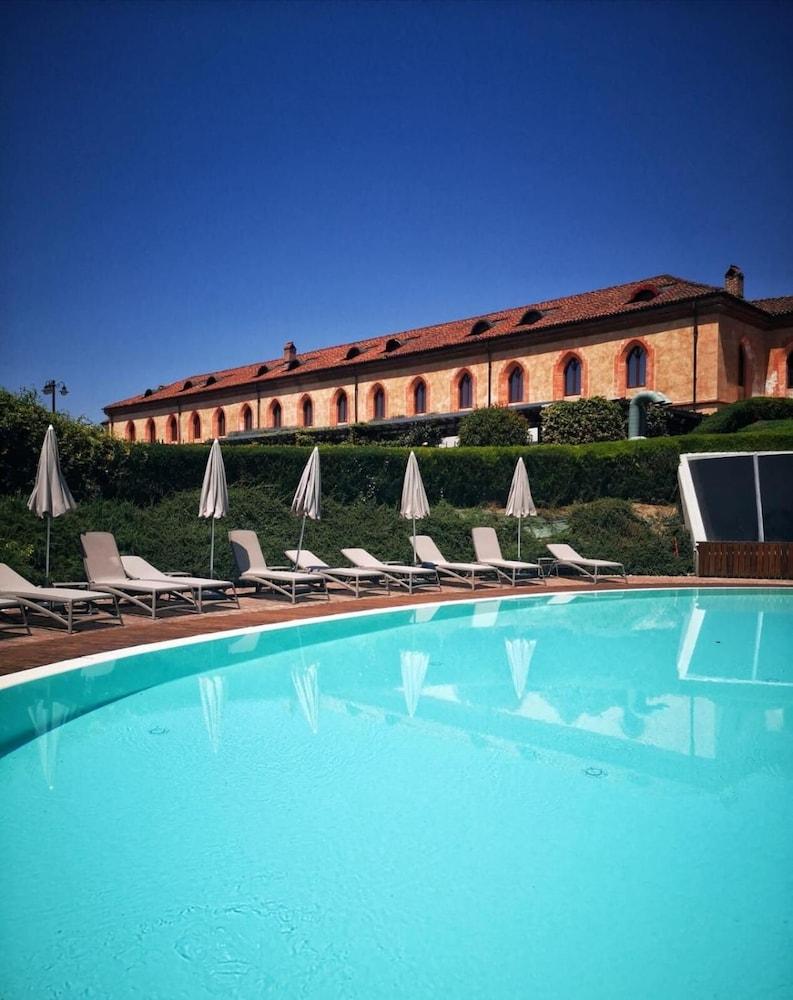Albergo Dell'Agenzia Бра Екстериор снимка