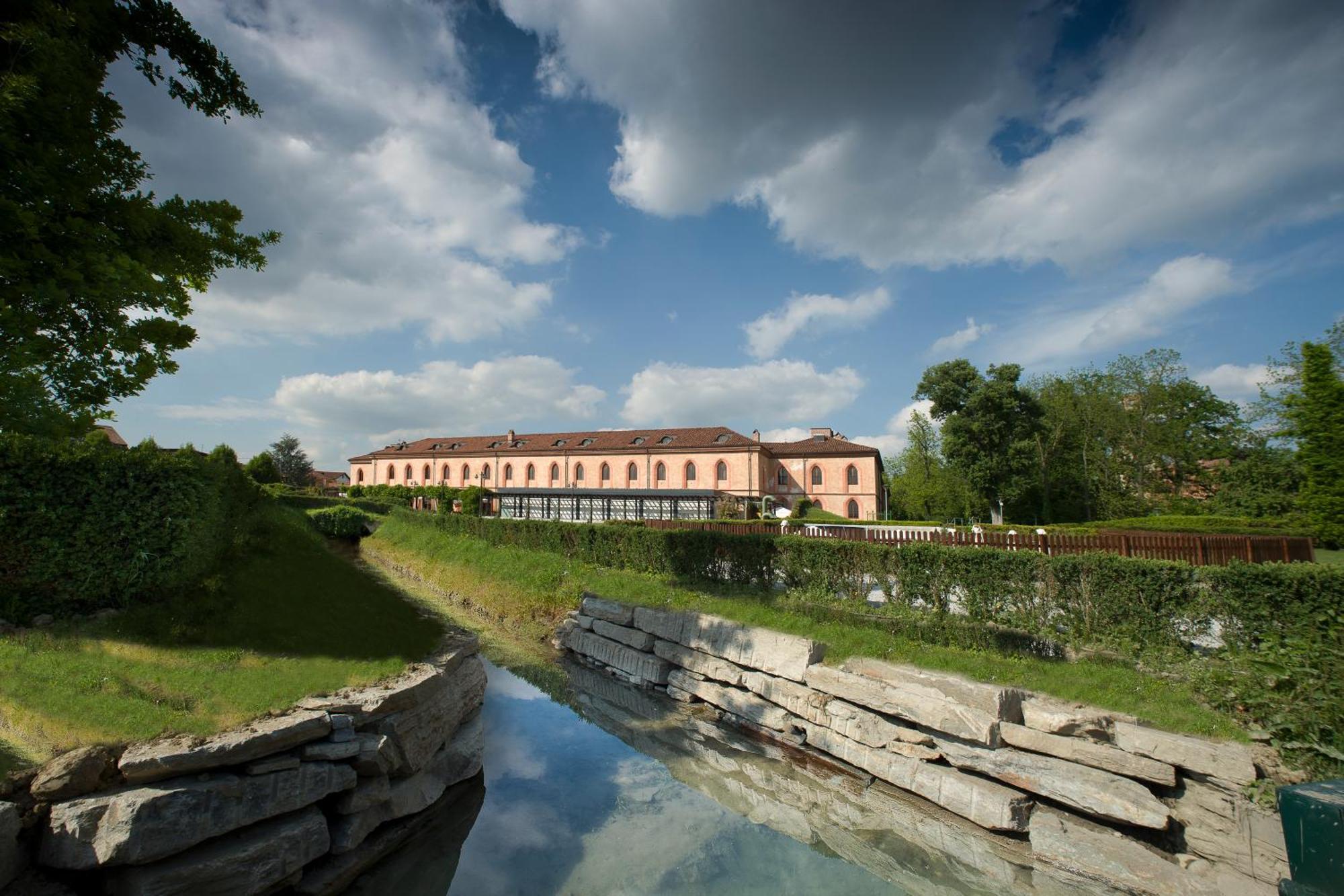 Albergo Dell'Agenzia Бра Екстериор снимка