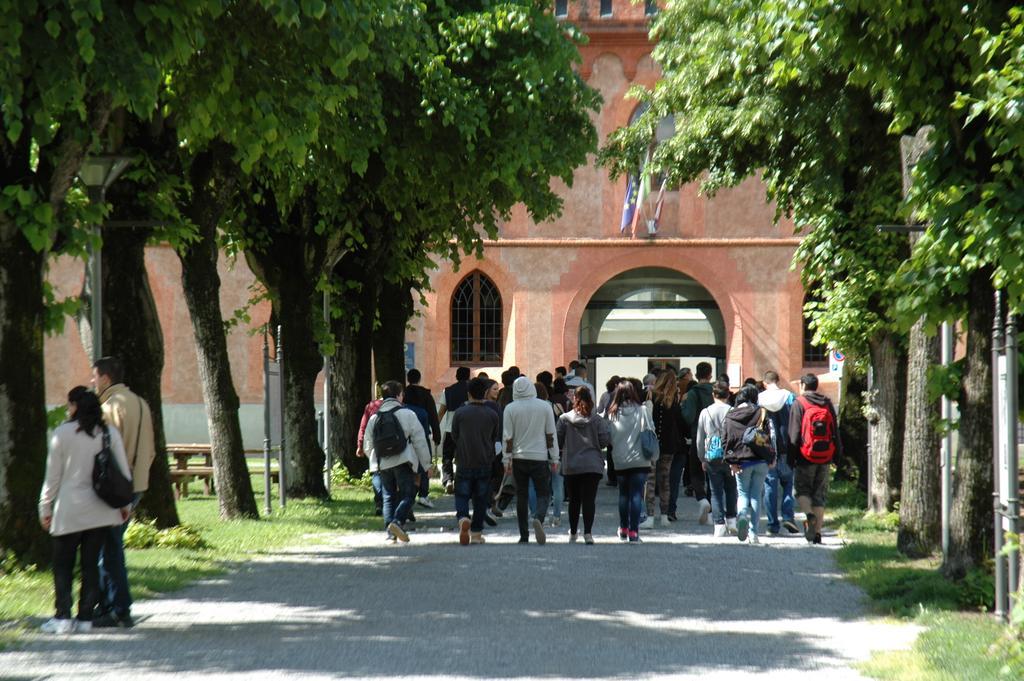 Albergo Dell'Agenzia Бра Екстериор снимка