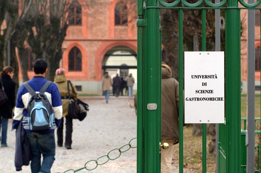 Albergo Dell'Agenzia Бра Екстериор снимка
