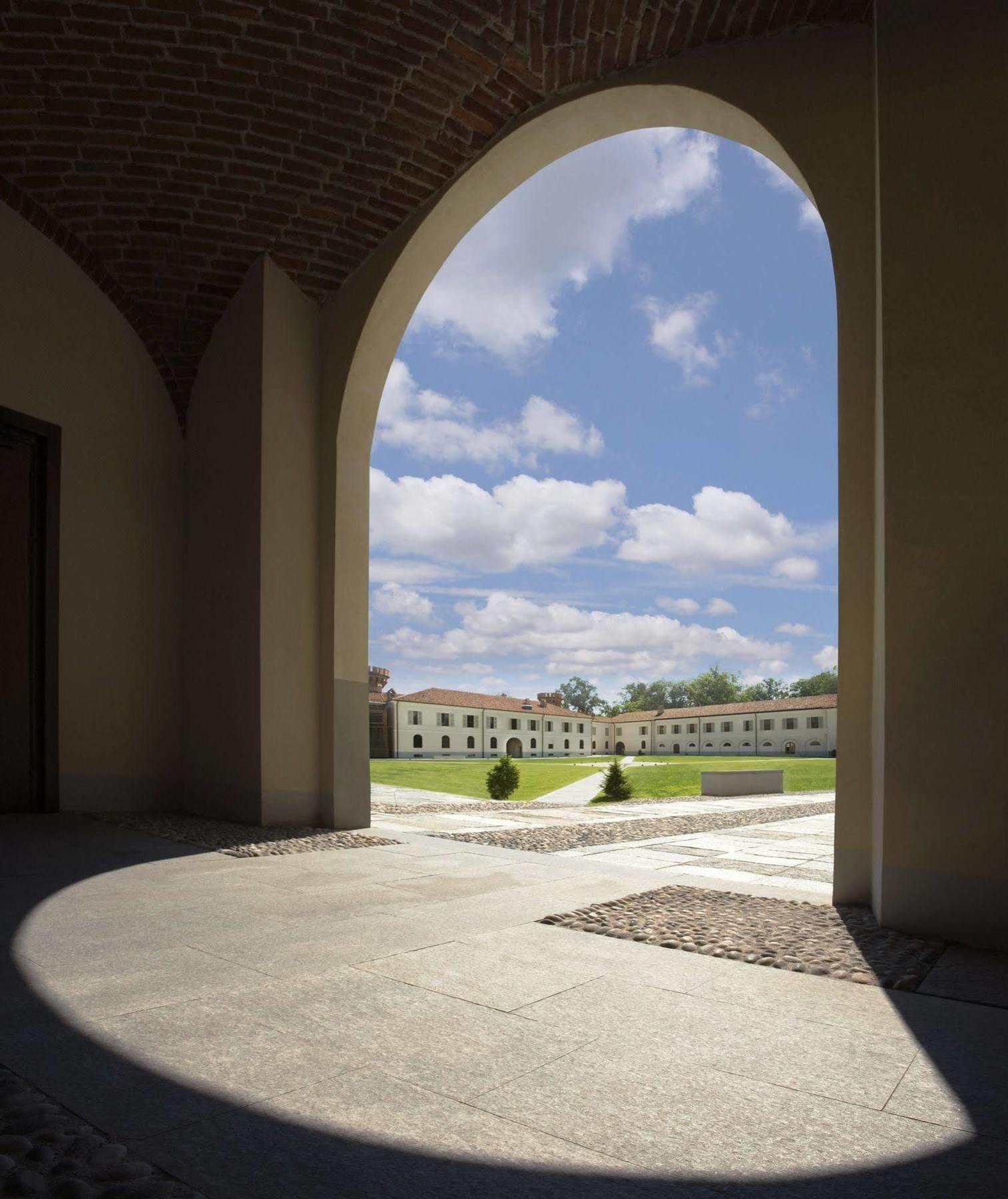 Albergo Dell'Agenzia Бра Екстериор снимка