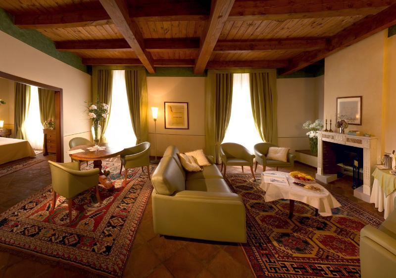 Albergo Dell'Agenzia Бра Екстериор снимка
