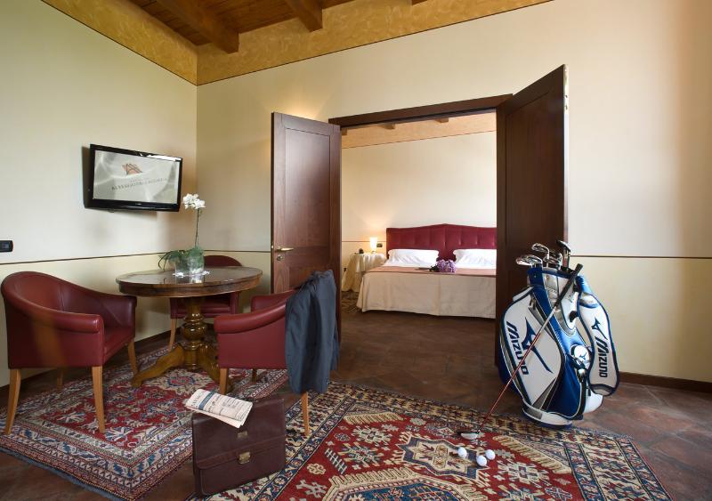 Albergo Dell'Agenzia Бра Екстериор снимка