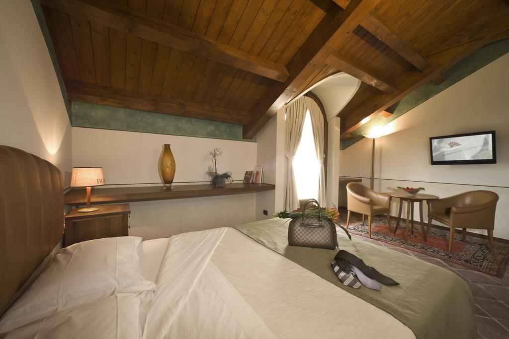 Albergo Dell'Agenzia Бра Екстериор снимка