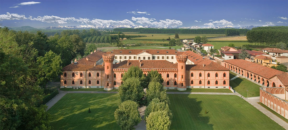Albergo Dell'Agenzia Бра Екстериор снимка